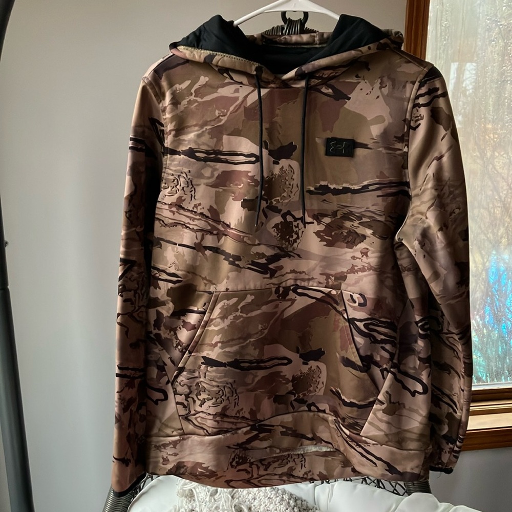 Under Armour Size M Women’s Camo Hoodie